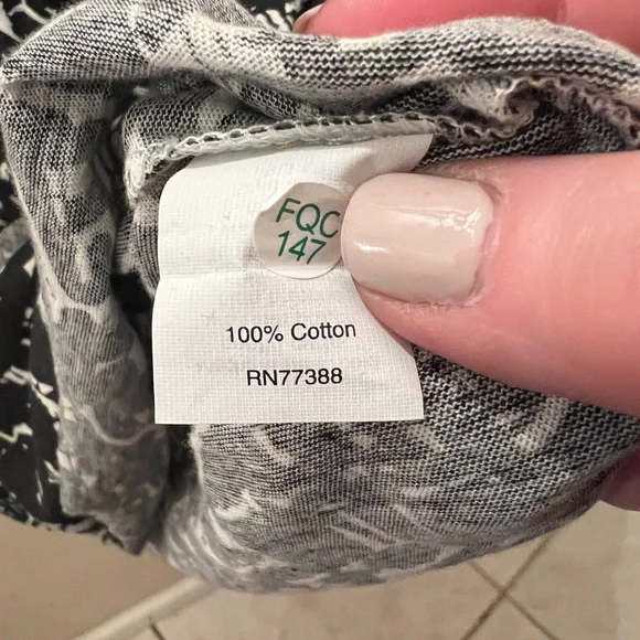 J. Crew Black and White Abstract Tank Top - Picture 3 of 4